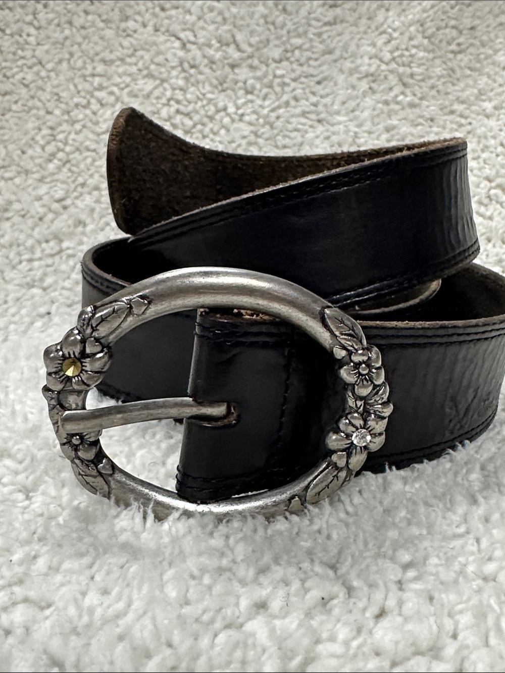vintage American Eagle Outfitters Thick Black leather belt, Oval Floral Buckle